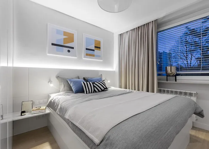 Apartament Bielany 3 Min From Metro With 5-Meals Per Day Diet Catering, Air Conditioning And Free Parking